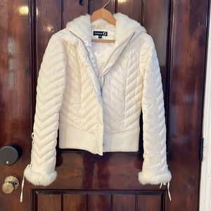 Immaculate Bebe White bomber jacket w/fur hoodie & fur-trimmed sleeves. Size S